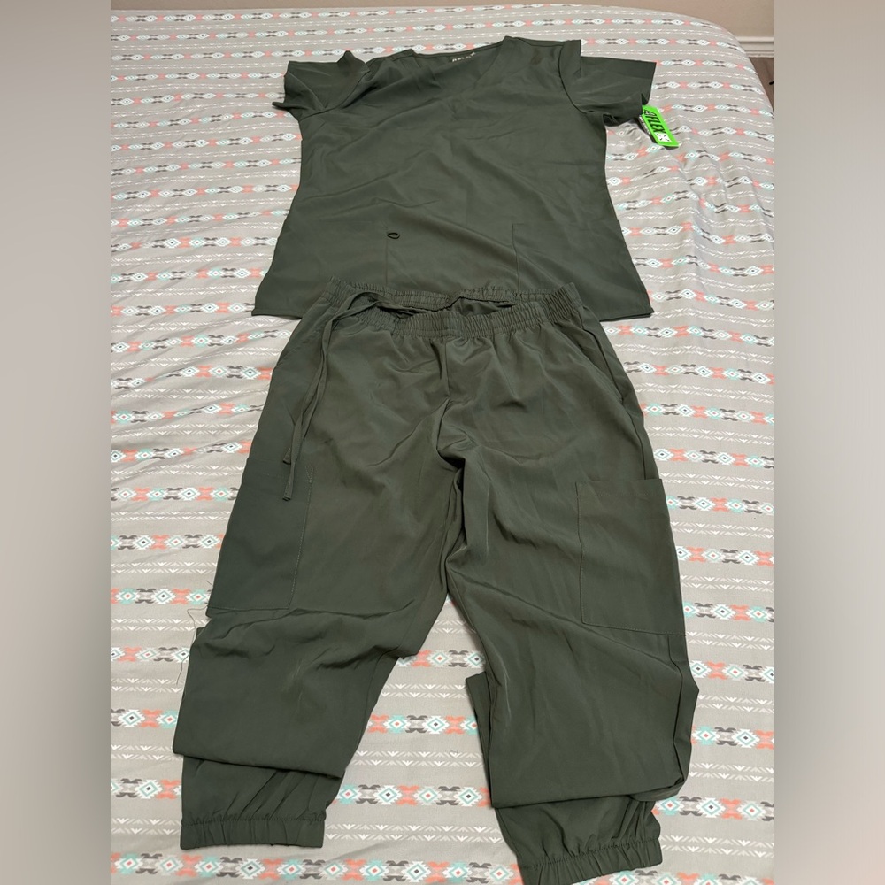 NWT 4Way Stretch Wrinkle Resistant Jogger Scrub Set